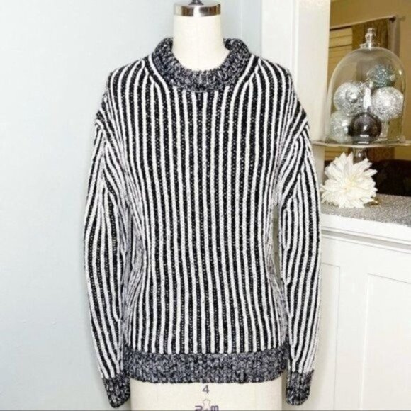 Elizabeth and James Black Striped Chunky Knit Crewneck Sweater Small - Picture 2 of 11
